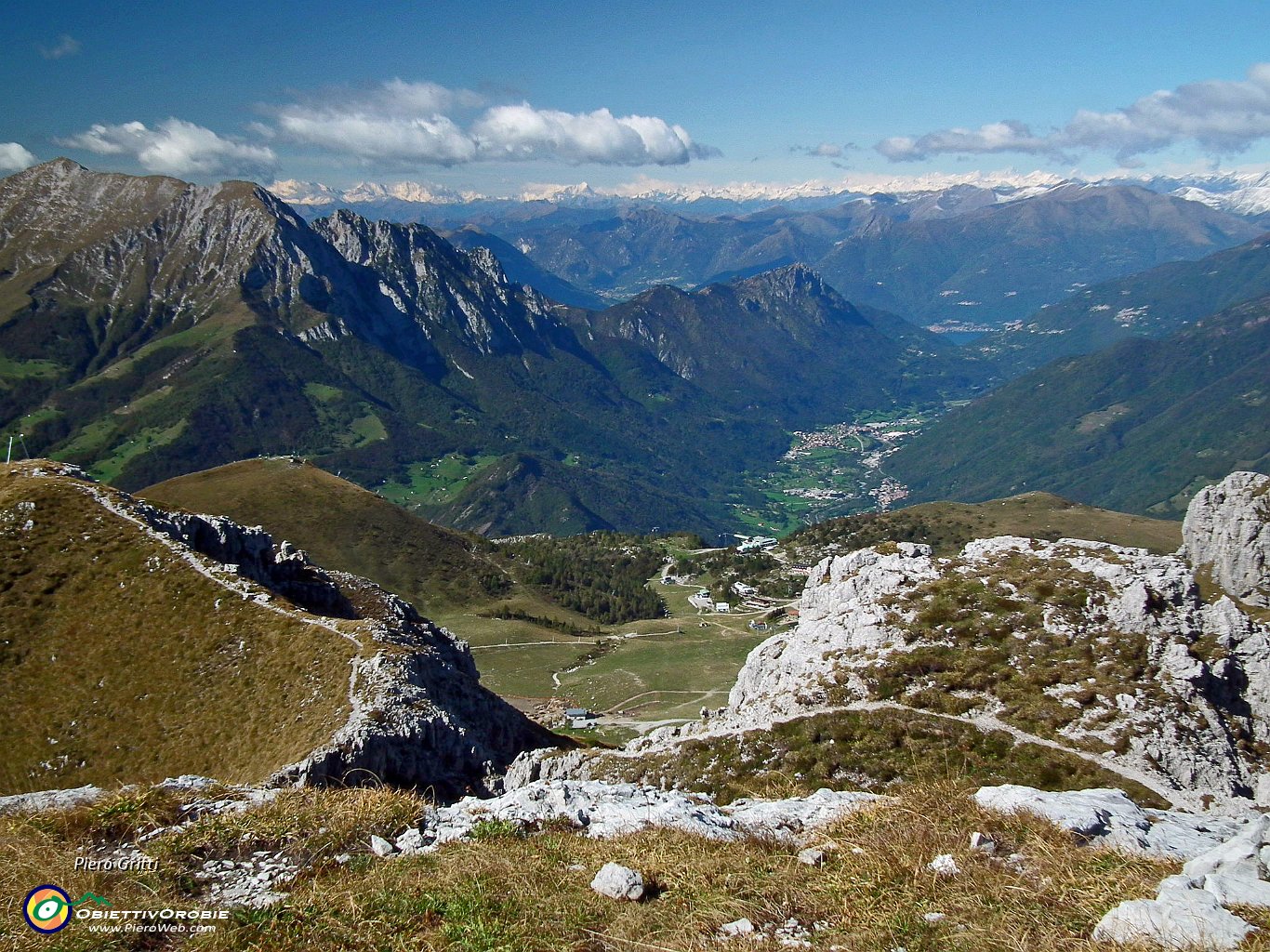 40 Vista verso i Piani di Bobbio e la Valsassina.jpg